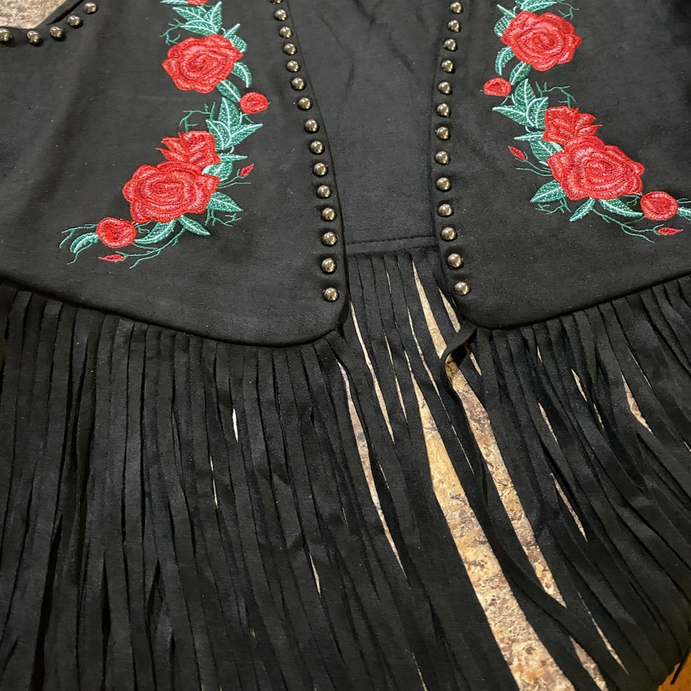 Vocal Black Garment with Intricate Design - Picture 3 of 7